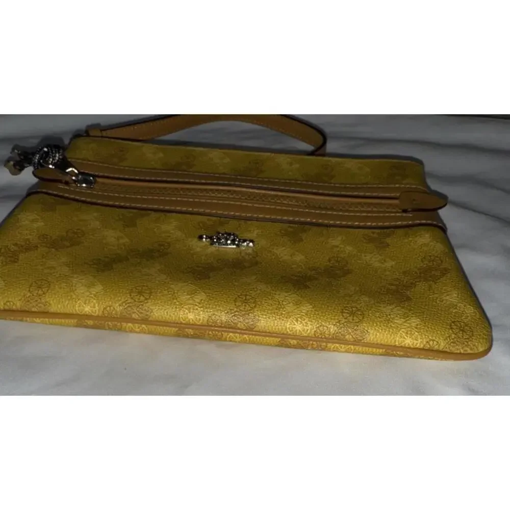 Coach Gallery Pouch With Horse And Carriage Print Yellow - Picture 5 of 7